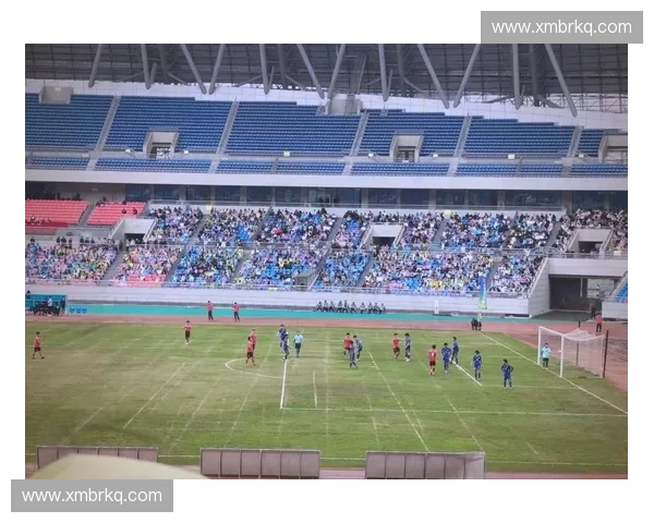 聚焦全运会足球赛场激战呈现体育精神与青春风采续写荣耀篇章